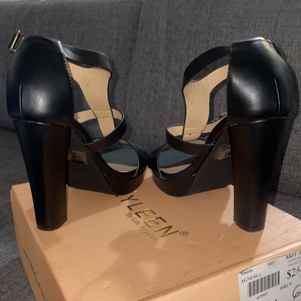 Woman Heels - Picture 4 of 4